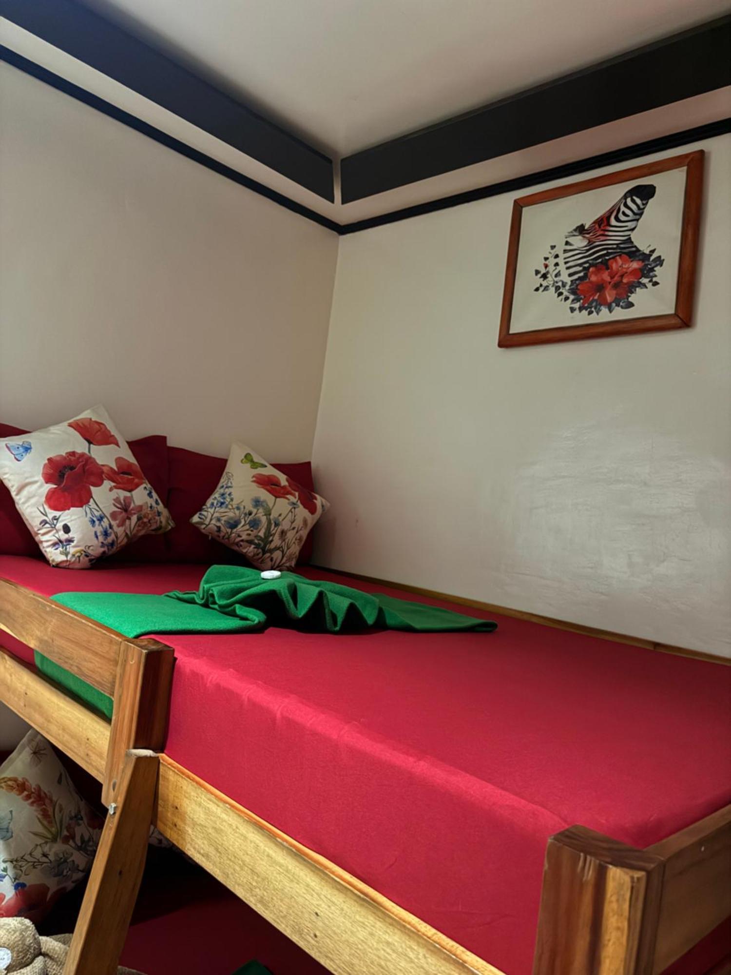 Lolo Bob'S Bed And Breakfast Эль-Нидо Экстерьер фото