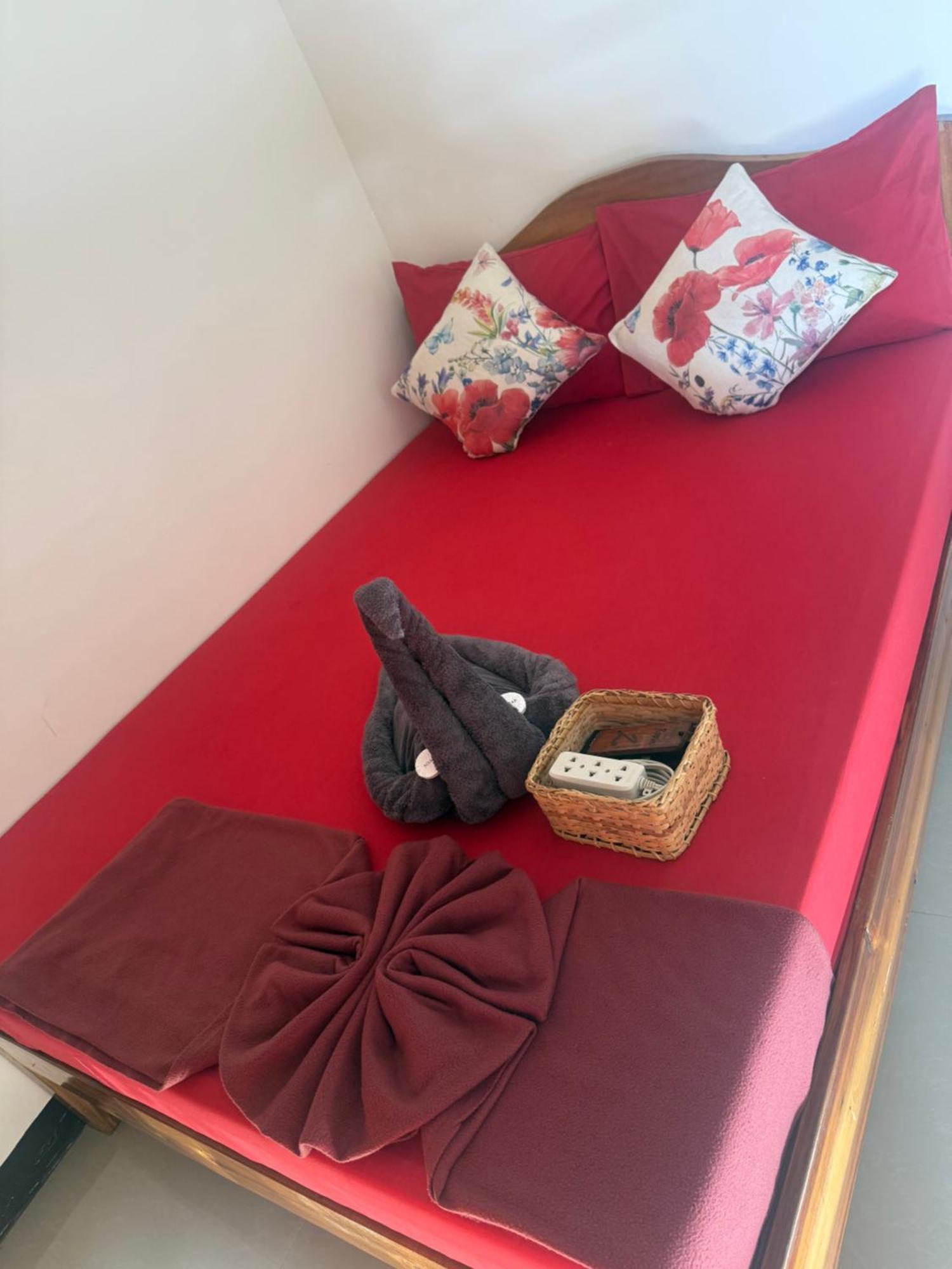 Lolo Bob'S Bed And Breakfast Эль-Нидо Экстерьер фото